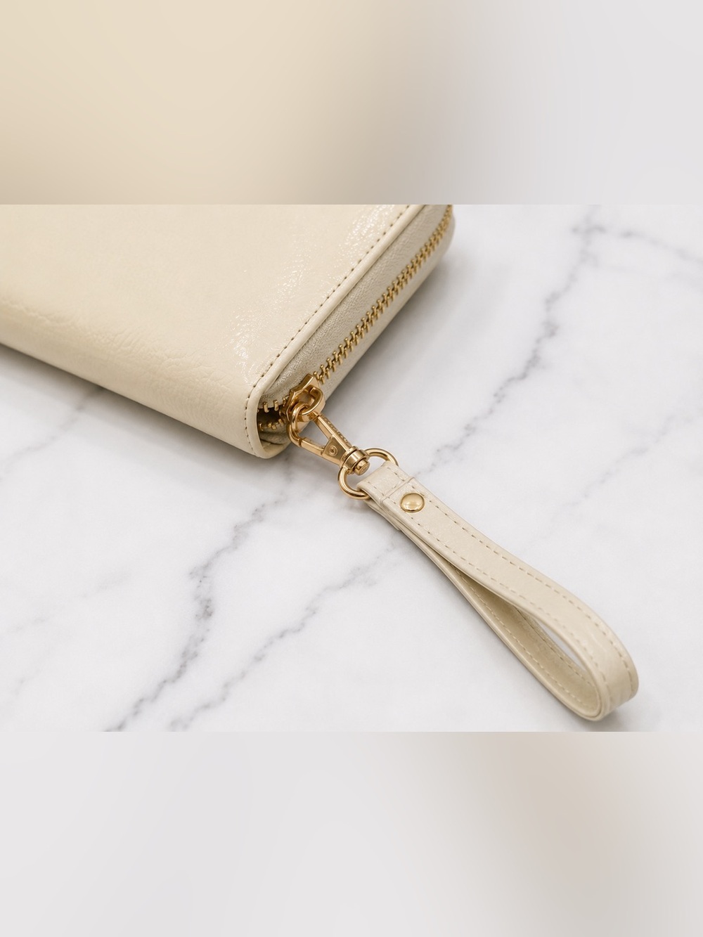 Cream Patent Leather Zip Around Wallet Wristlet Clutch Organizer Travel NWT - Picture 7 of 11